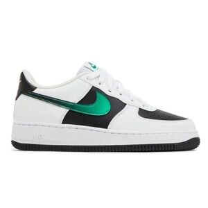 Nike
Air force 1
LV8 2’ black/white malachite’
Brand new
NWOT